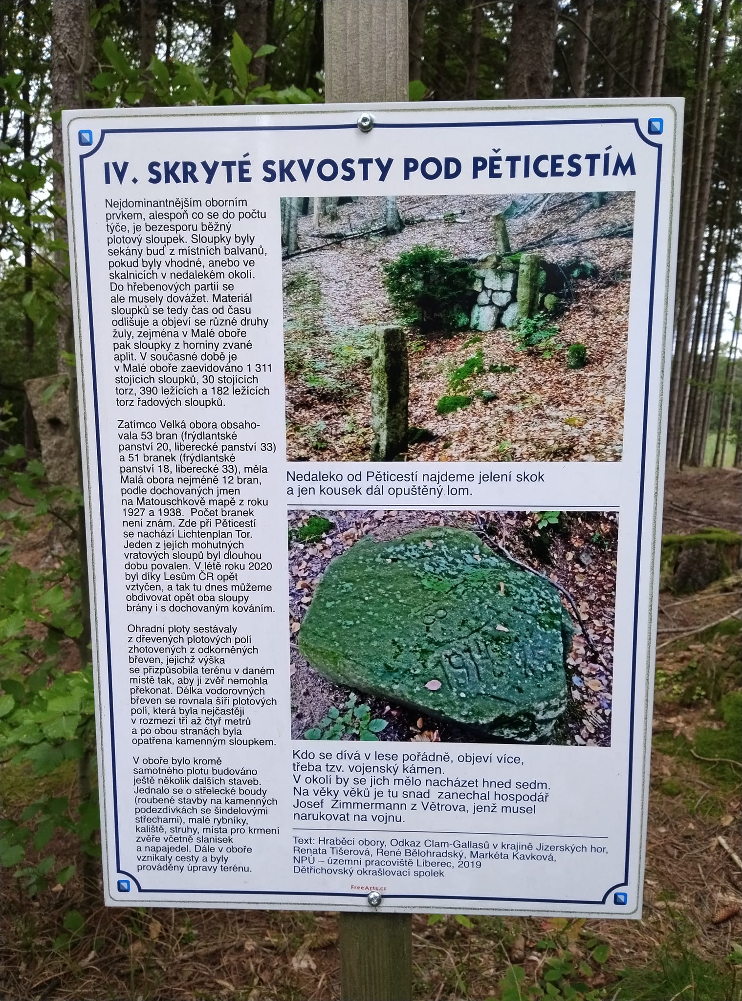 detail cedule u bývalé oborní brány pod Pěticestím